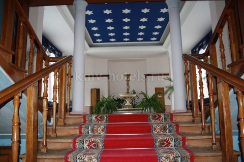 2 корпус - лестница от холла.jpg